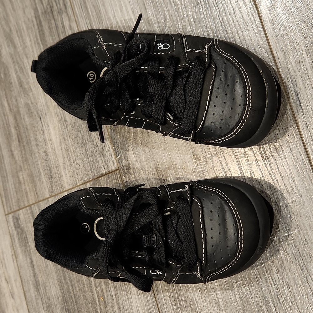 OP Boys sz 10 sneakers used condition